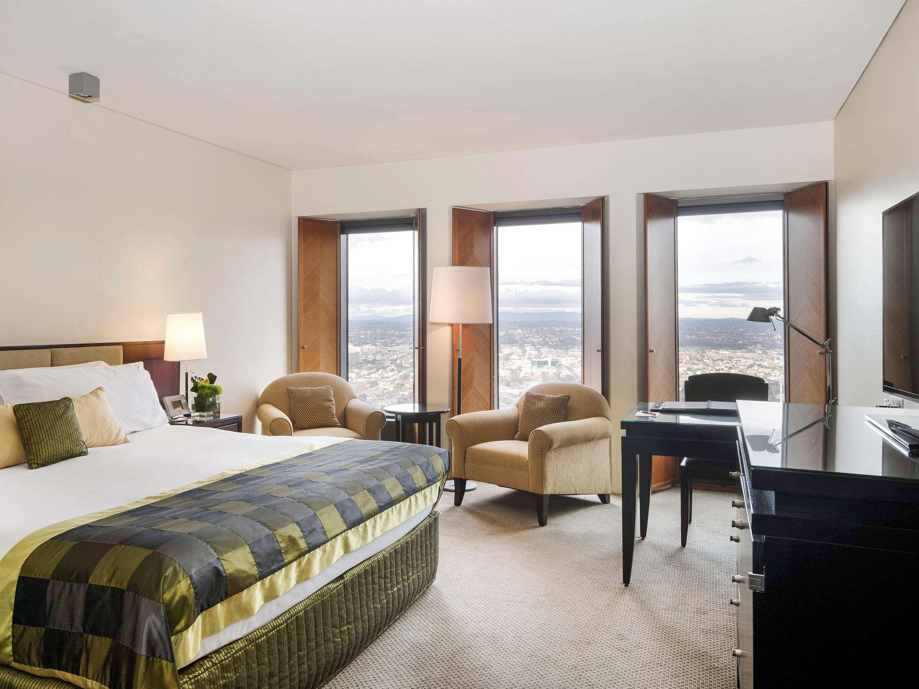 Sofitel Melbourne On Collins Hotel Екстериор снимка A room at the Westin Palace Madrid