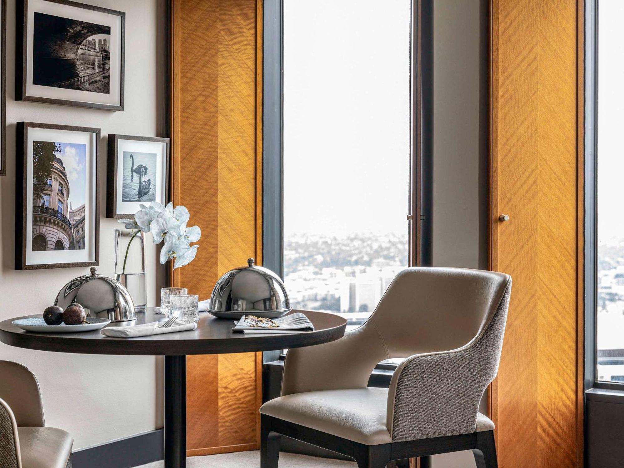 Sofitel Melbourne On Collins Hotel Екстериор снимка Interior of a suite at the Ritz-Carlton, DIFC