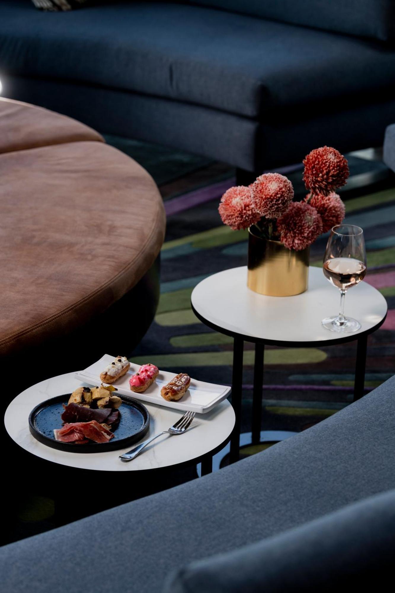 Sofitel Melbourne On Collins Hotel Екстериор снимка The Lounge at London Heathrow Airport