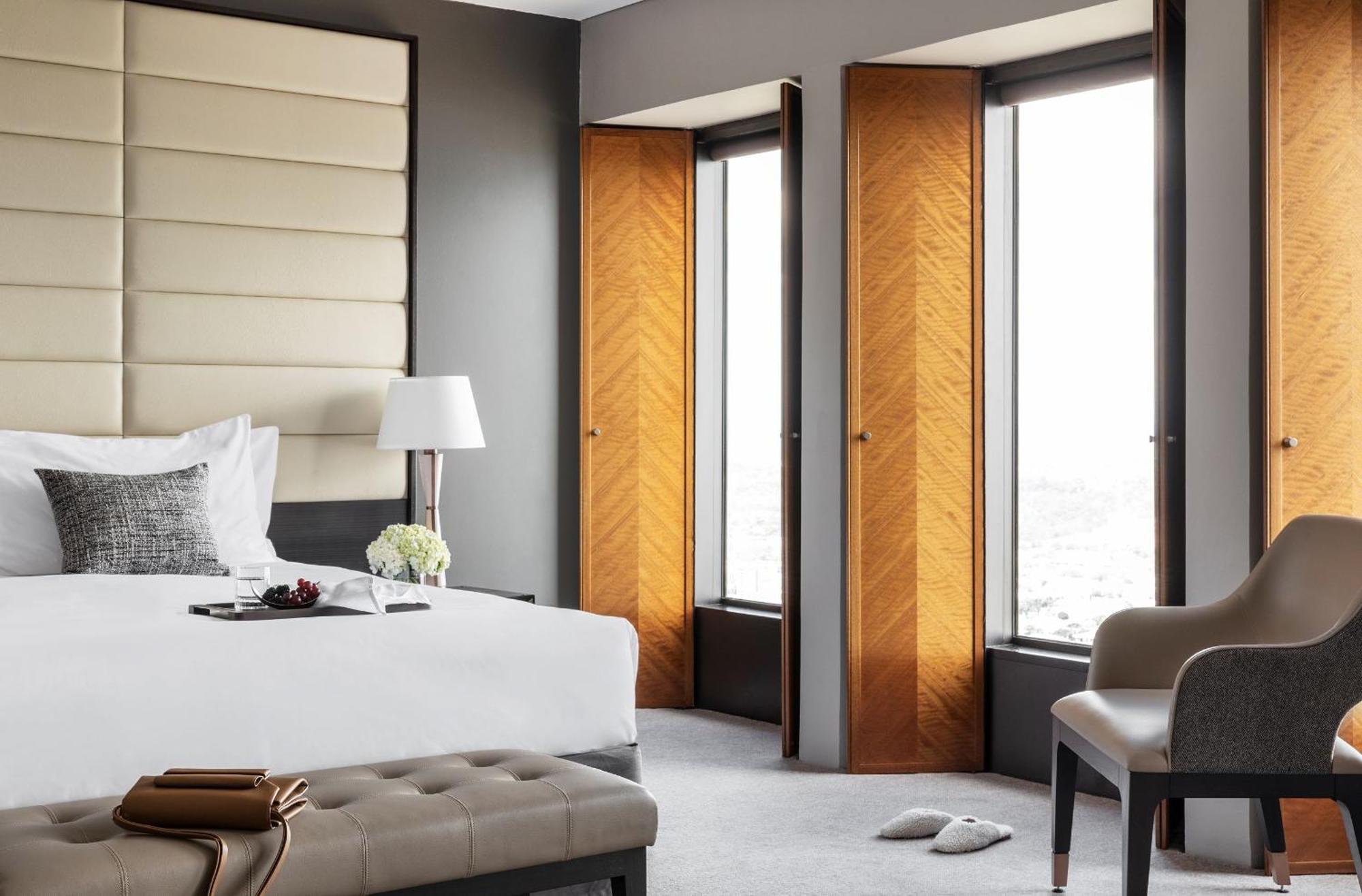 Sofitel Melbourne On Collins Hotel Екстериор снимка A bedroom at The Ritz-Carlton, Osaka